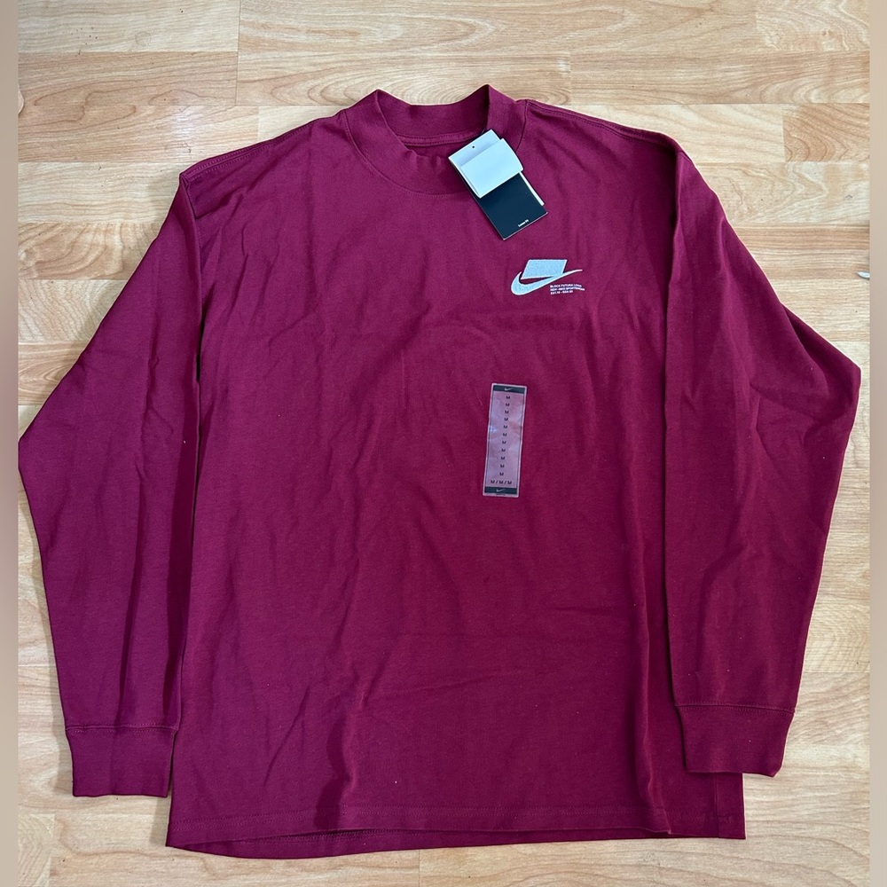 Brand new men’s Nike Futura Sportswear Long Sleeve Loose Fit size Medium